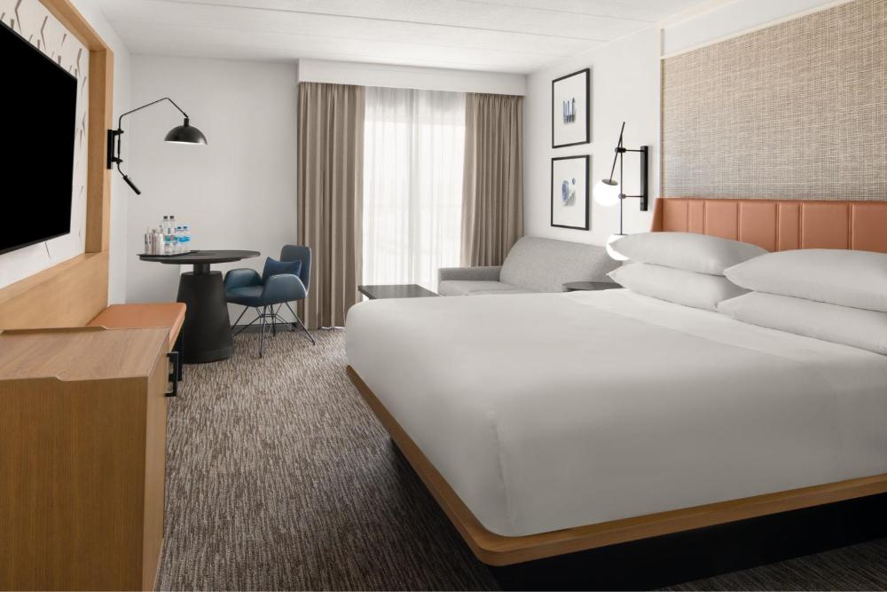 Deluxe King Room interior